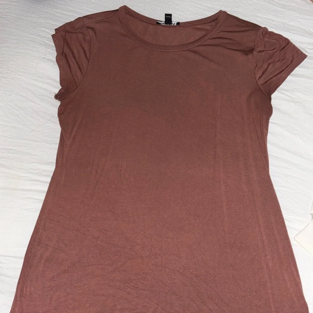 Express basic tee. Size large. - Picture 1 of 2